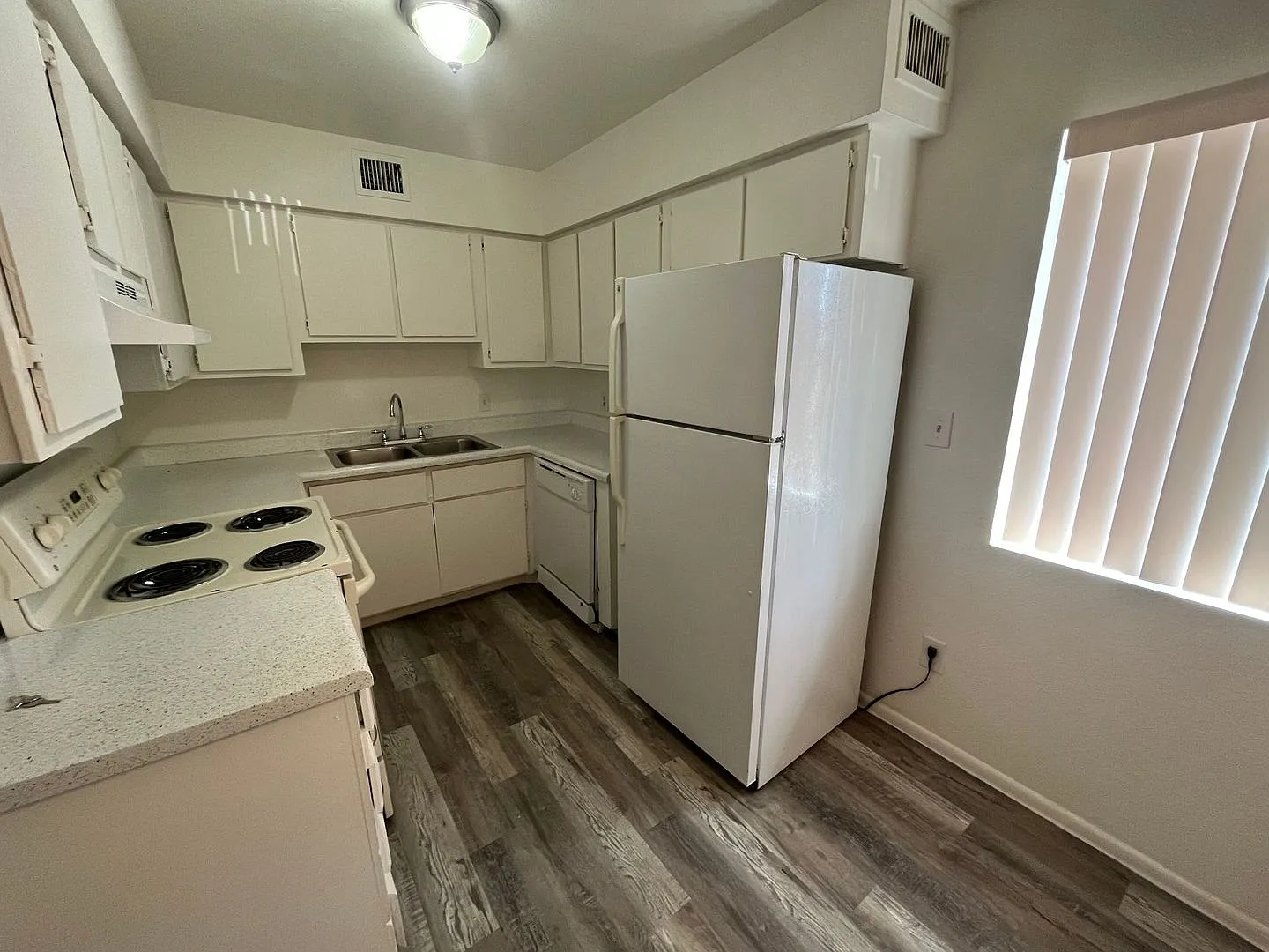 2 bed, 1.0 bath, 750 sqft, $1,250 — Photo 2