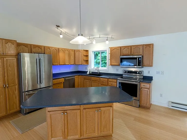 2981 Foster Ave — Photo 7