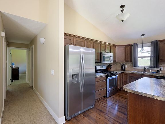 4th image of 3581 Clarey Dr SW