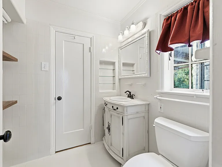 8561 Strathmore Dr — Photo 22