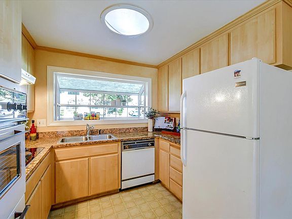 5th image of 311 S Park Victoria Dr