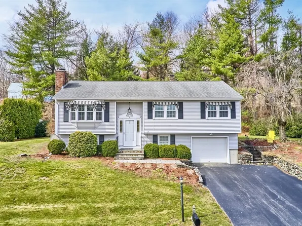 8 Appletree Ln, Leominster, MA 01453