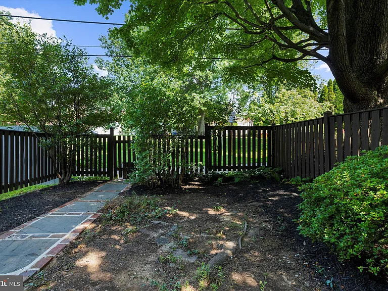 218 Blenheim Rd — Photo 29