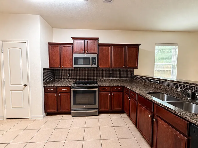 8739 Leclaire Meadow Dr — Photo 5
