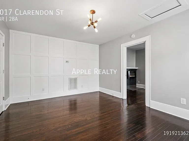 1017 Clarendon St — Photo 4