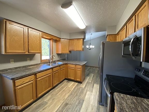 E81C772F-AF75-4806-9EF4-36D21F4C121E