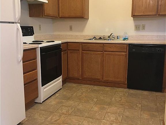 3rd image of 135 W Oak Leaf Dr Unit 11