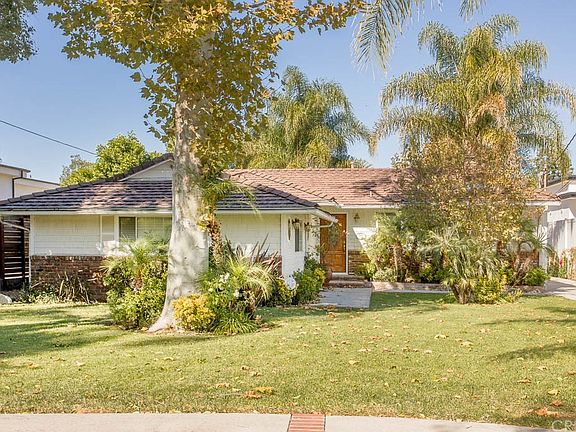 2nd image of 22927 Oxnard St