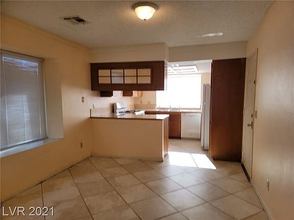 3rd image of 6532 Hartwood Rd