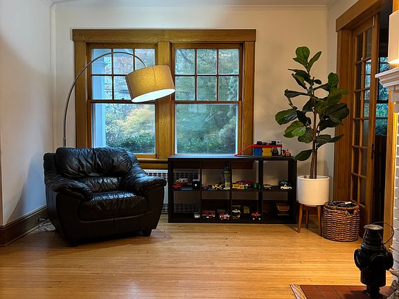 Big and Bright Living Room w/ fireplace