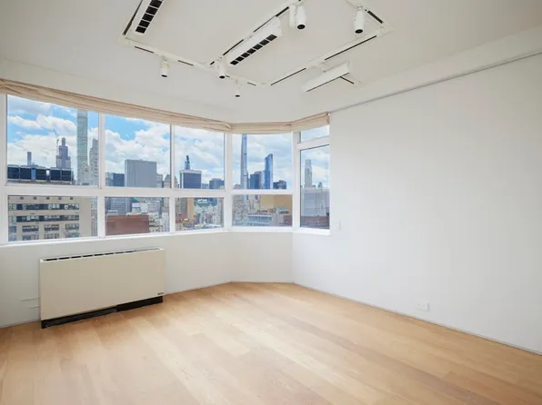 110 East 71st Street image 9 of 14