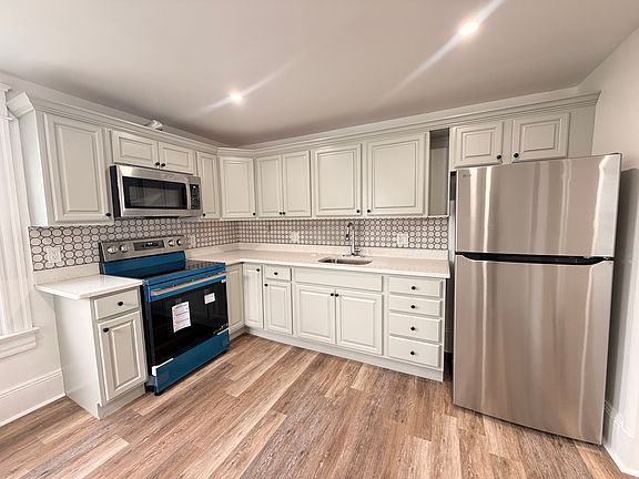 4th image of 57 Sharpe St #59B