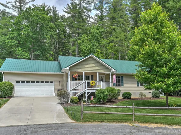 249 Northwoods Trl, Hendersonville, NC 28792