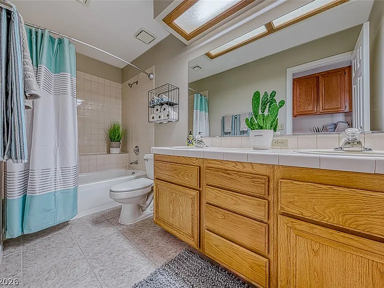 8421 Honeywood Cir — Photo 16
