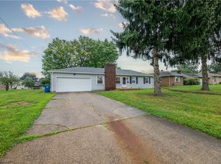 550 Neoka Dr, Campbell, OH 44405