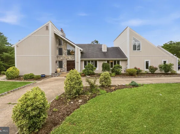 970 Bortons Landing Rd, Moorestown, NJ 08057