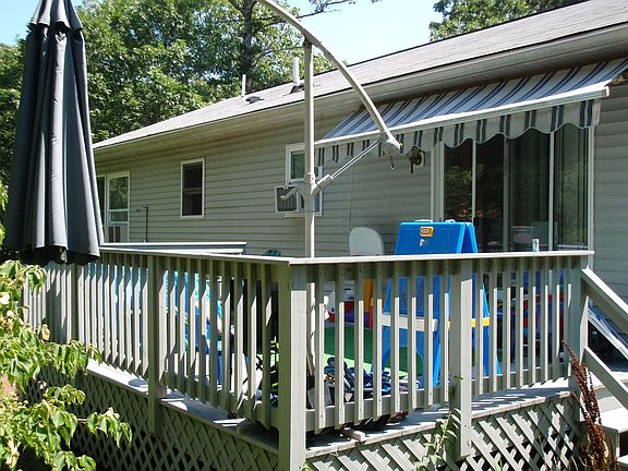 Sundeck and brick patio for cookouts