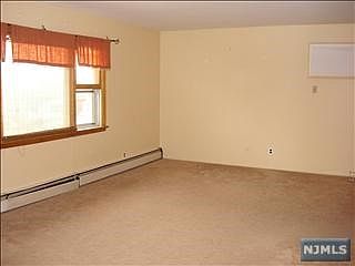 2nd image of 79 Hunter St #2