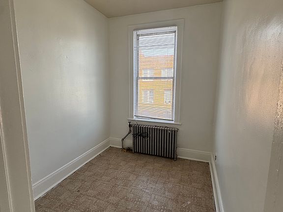 4th image of 323 5th St APT 3