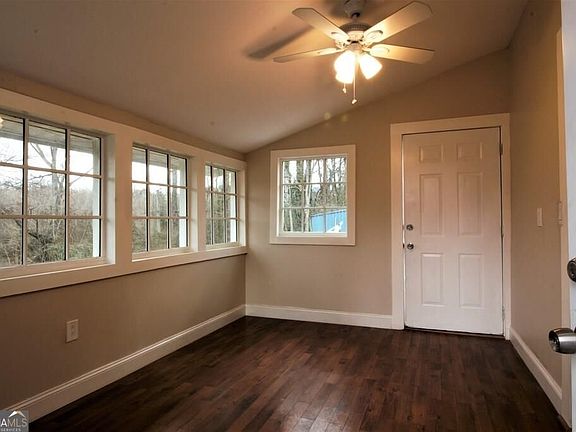 3rd image of 2191 Palm St