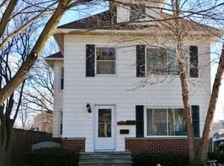 845 Oakwood Ave #2, Lake Forest, IL 60045