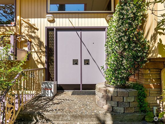 2nd image of 1335 Pear Street NE