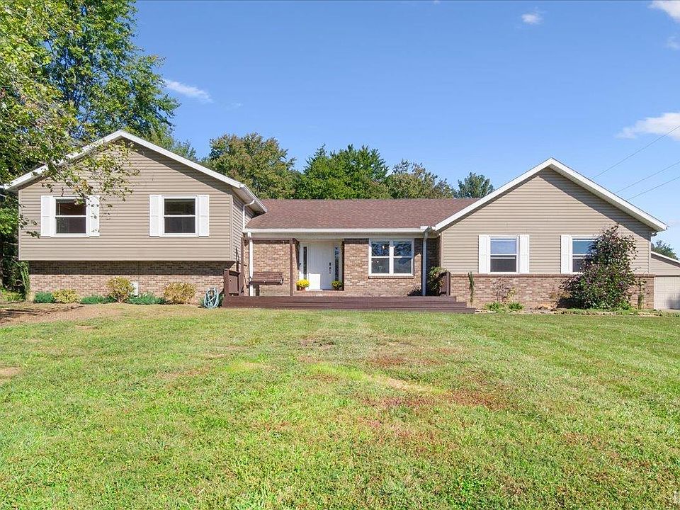 1st image of 2718 Pine Tree Dr