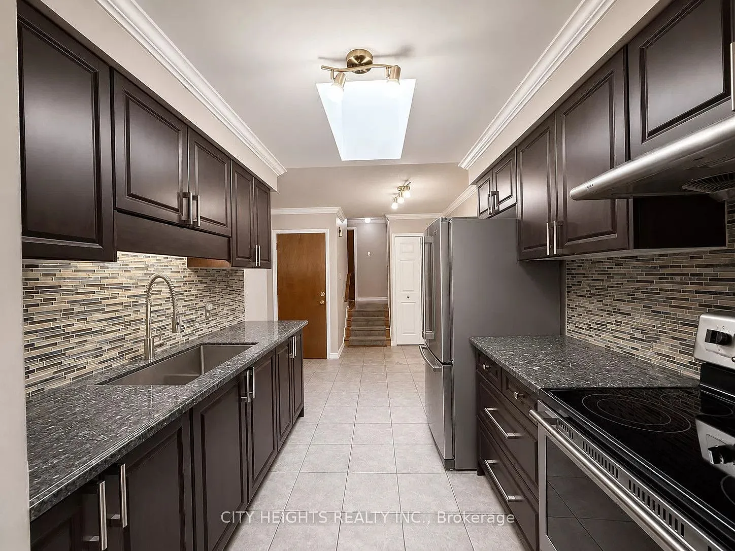 4 bed, $2,900 — Photo 4