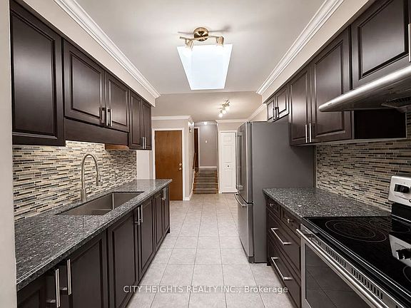 4th image of 1487 Jalna Blvd