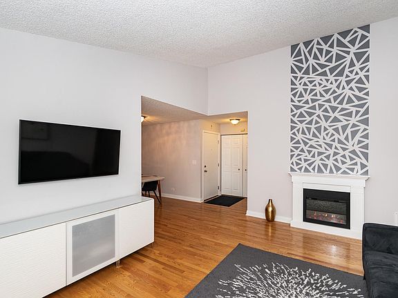 2nd image of 858 Stradford Cir #D2