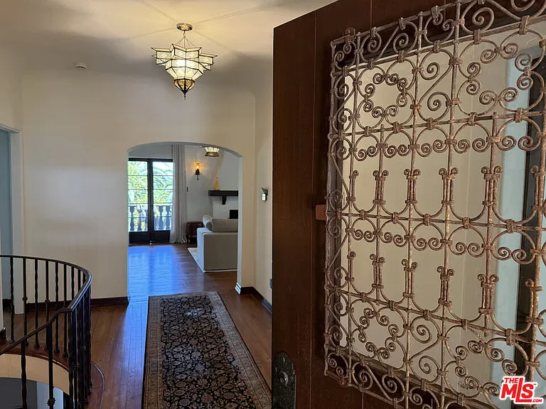 3475 N Knoll Dr — Photo 6