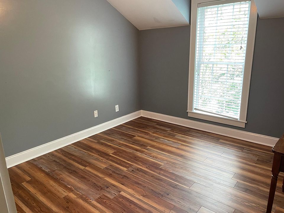 Nice bedroom filled with light!