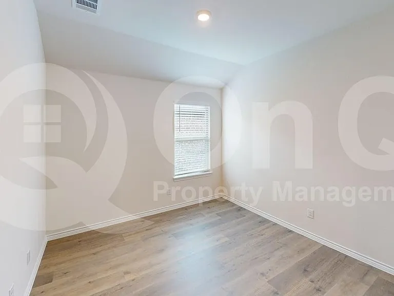 3920 Glastonbury Rd — Photo 10