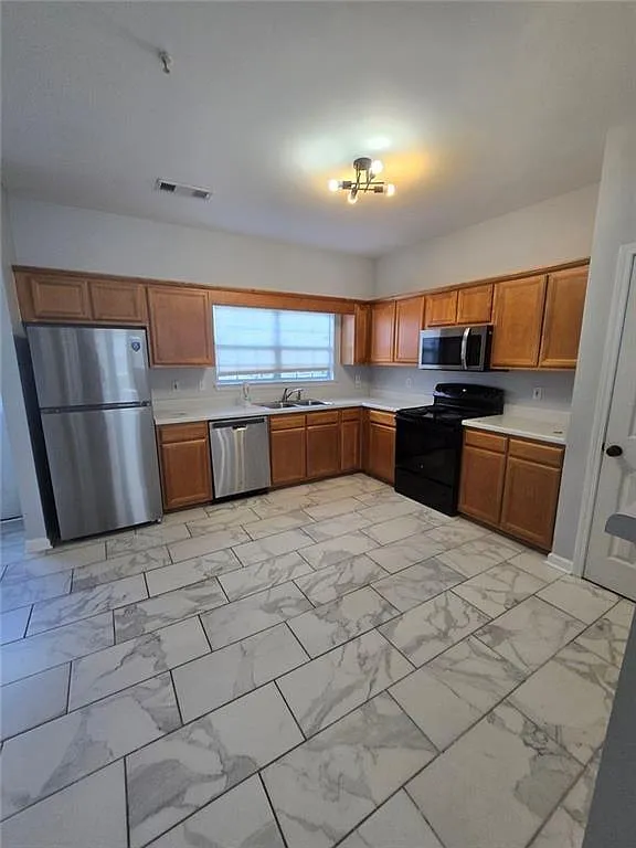 3 bed, 2.5 bath, 1370 sqft, $1,800 — Photo 4