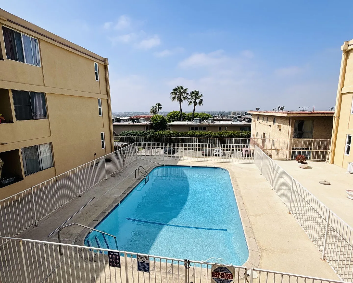 3 Bed 2 Bath with 1 Assigned Parking- Montebello Apartment — Photo 1