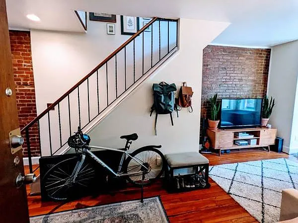 1 bed, 800 sqft, $2,400 — Photo 3