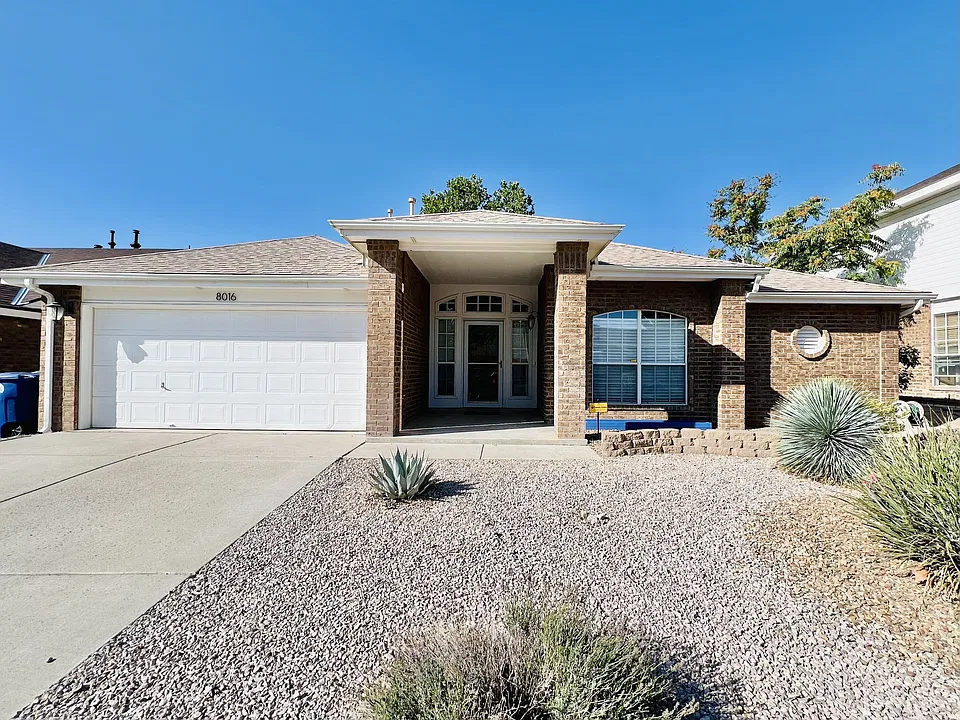 8016 Lynnhaven Pl NW