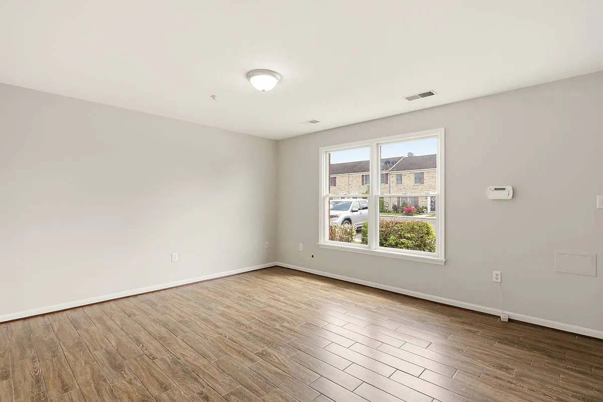 2 bed, 1.5 bath, 1176 sqft, $1,500 — Photo 3