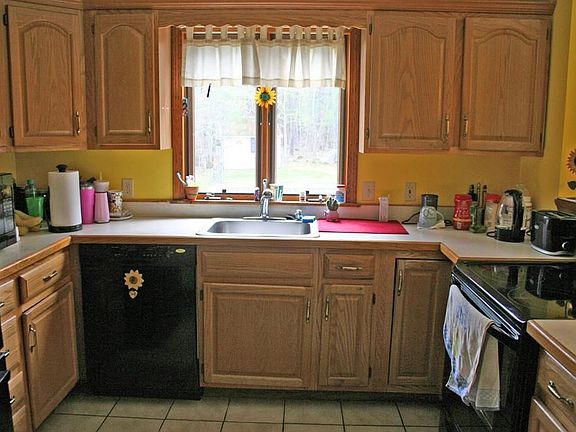 5th image of 8 Alberta Ln