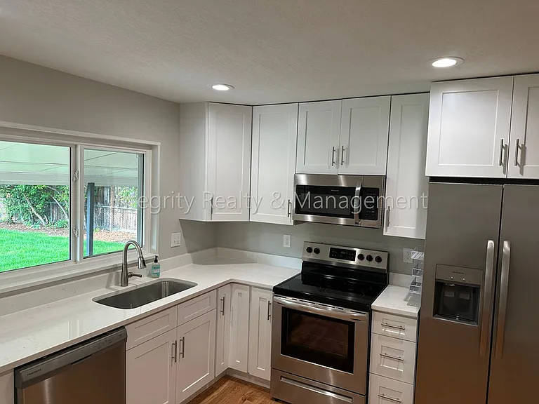 3092 W Layton Ave — Photo 5