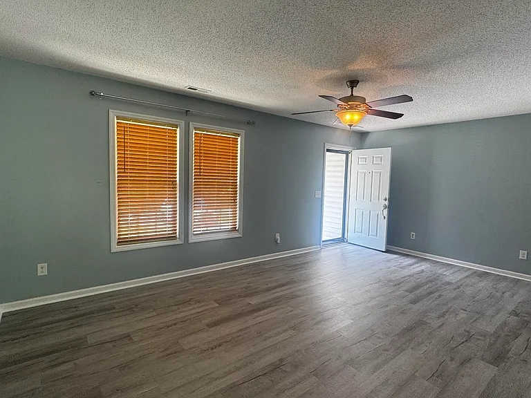 104 Republic Ct — Photo 2