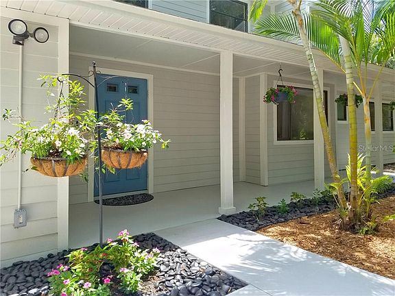 3rd image of 425 Purdy St