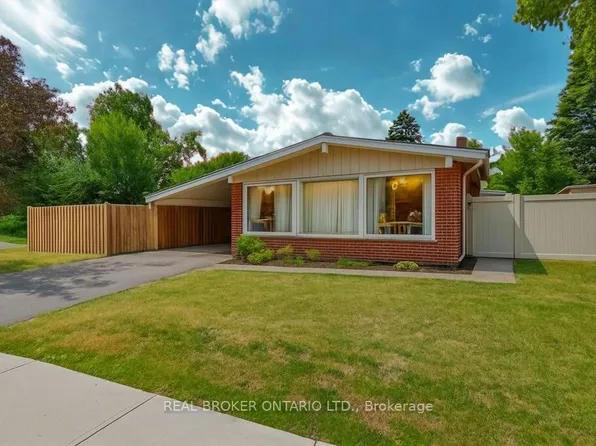 2061 Featherston Dr #2, Ottawa, ON K1H 6R1