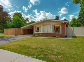 2061 Featherston Dr, Ottawa, ON
