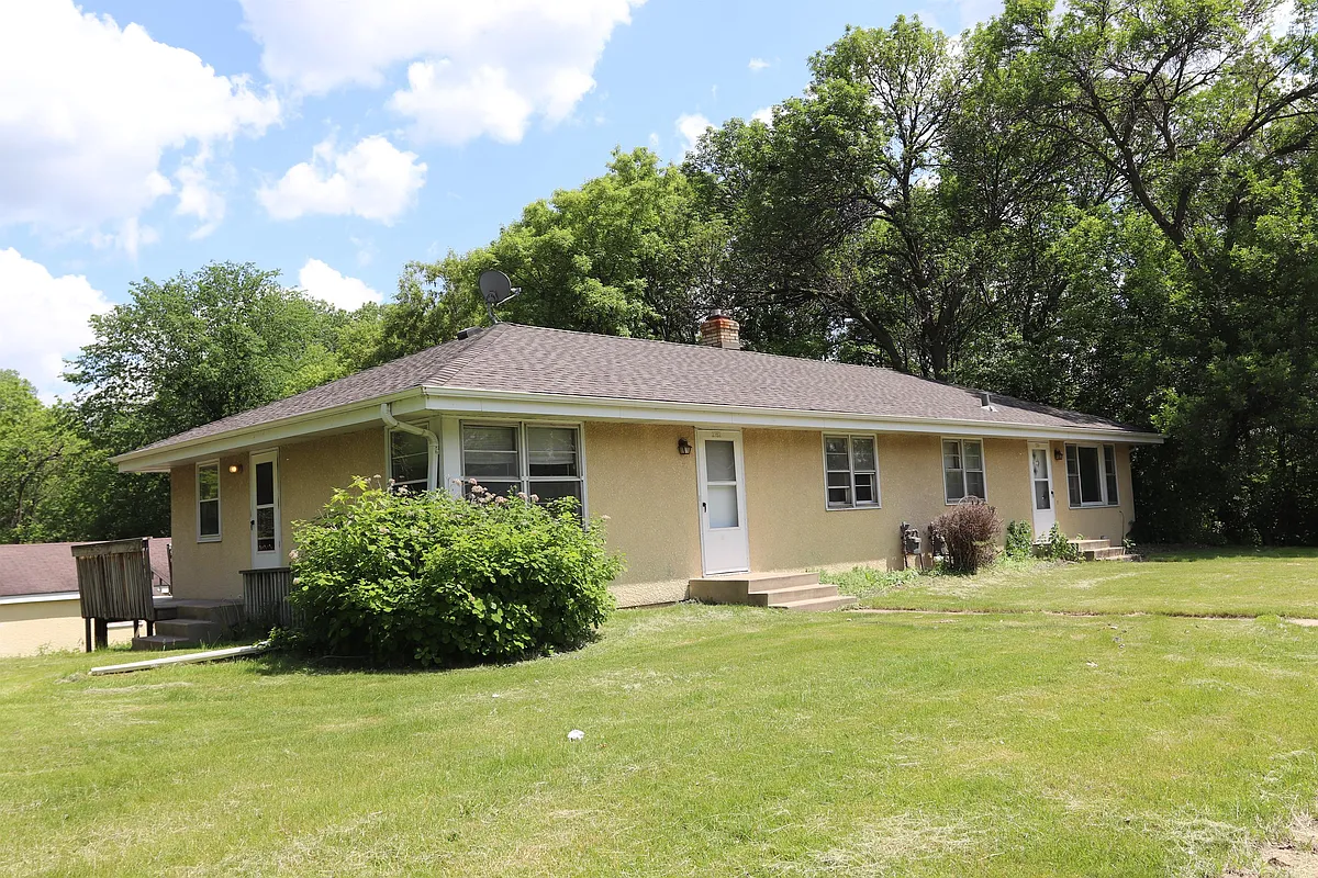 Building Photo - White Bear 2750/2752 - 2752- Upper