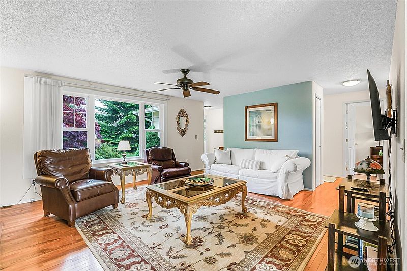 3rd image of 835 Livingston Bay Shore Drive