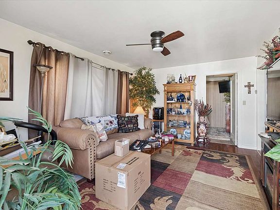 3rd image of 224 Loomis St