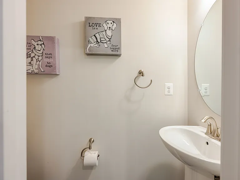 2401 Stella Pl — Photo 8