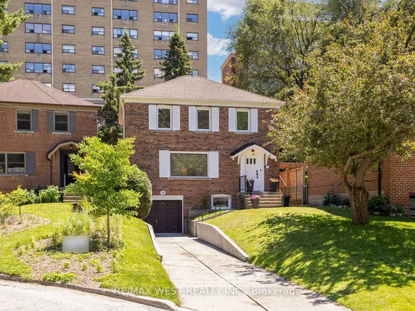 95 Glen Davis Cres, Toronto, ON M4E 1X7