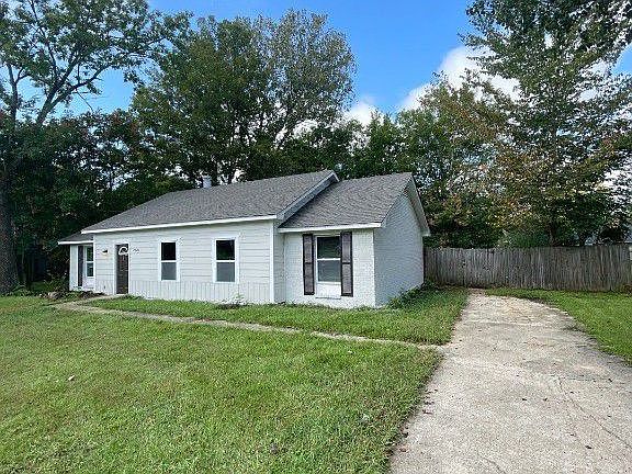 2nd image of 2220 Briar Gate Dr